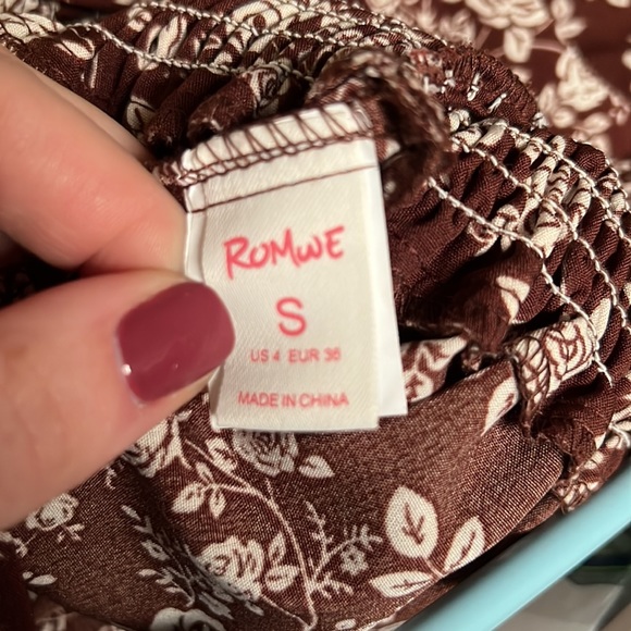 ROMWE Floral Ruched Cropped Top - Picture 4 of 5